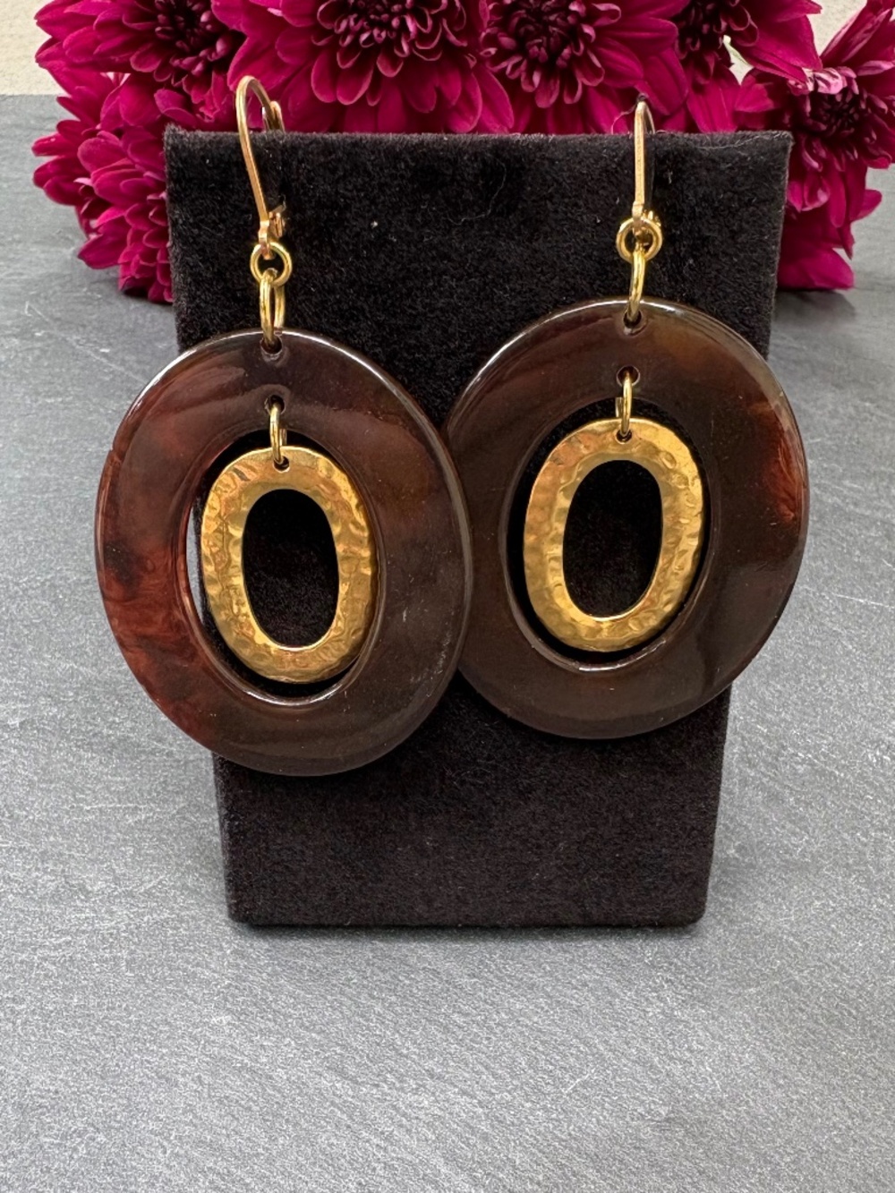 VTG Joan Rivers Tortoise Resin Open Oval Drop Earrings Hammered Gold Lever-back